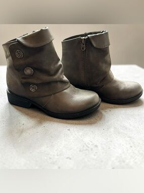 Blowfish Malibu Vynn Ruched Ankle Boots - Grey - NWOB Size US 6